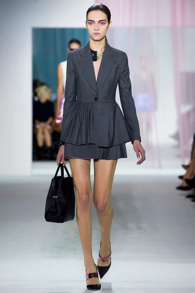 Look 16